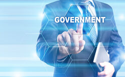 L' Esercizio e gestione del sistema informativo è incaricato di garantire l'erogazione continua dei servizi IT, nel rispetto dei livelli di servizio definiti.  Inoltre progetta, realizza, gestisce e cura l'evoluzione delle infrastrutture e degli ambienti tecnologici a supporto del sistema informativo aziendale.  Nell'ambito dell'unità organizzativa sono costituiti:  - il settore "Presidio servizi IT" che è responsabile della definizione, del monitoraggio e della corretta esecuzione dei processi rilevanti per la gestione dei servizi ICT; - il settore "Esercizio e sistemi" che è deputato alla gestione, manutenzione ed evoluzione delle risorse che compongono l'infrastruttura tecnica del sistema informativo che quindi svolge un ruolo più operativo, cioè volto ad assicurare il regolare funzionamento ordinario e il costante allineamento all'evoluzione della correlata tecnologia.